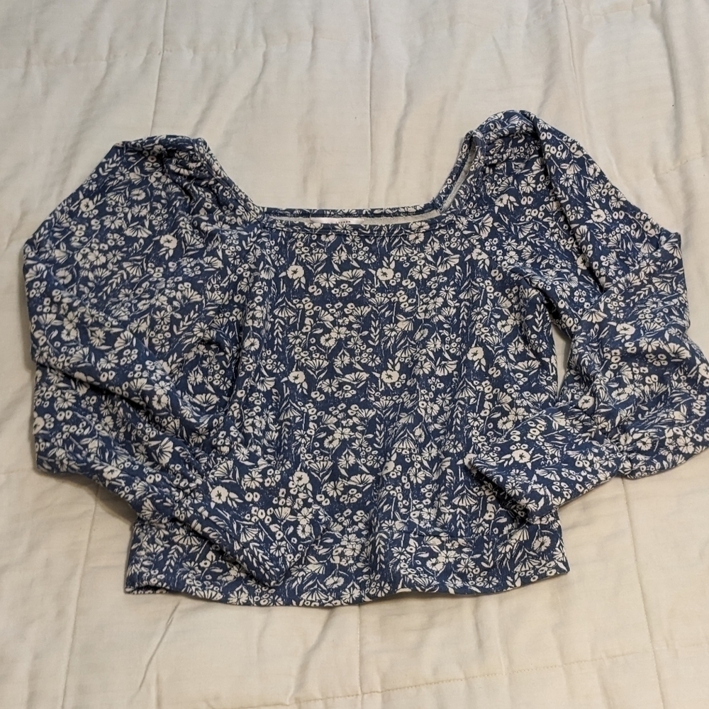 LC Lauren Conrad square neck with puffy sleeves sweatshirt type top size Medium